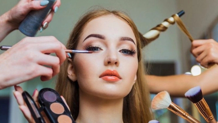 The difference between European and classic makeup