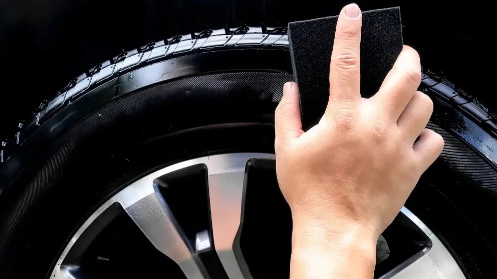 Production and sales of car tire wax in Tehran