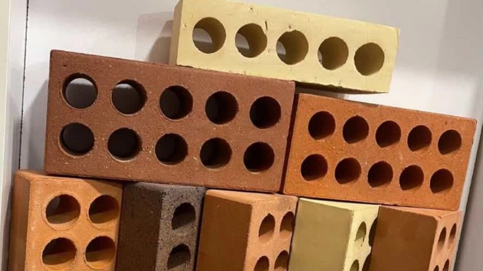 Ten-hole brick and its features