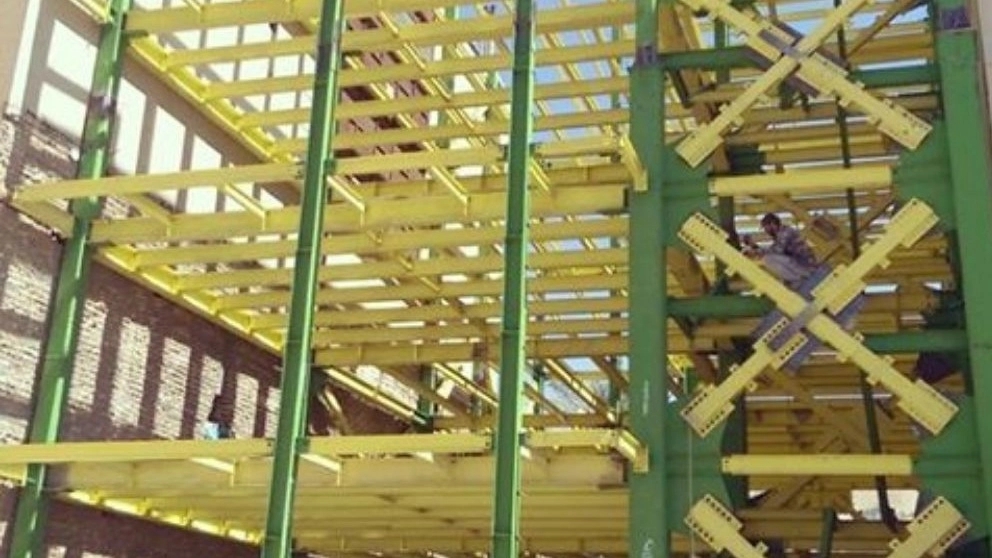 Bolt and nut metal structure