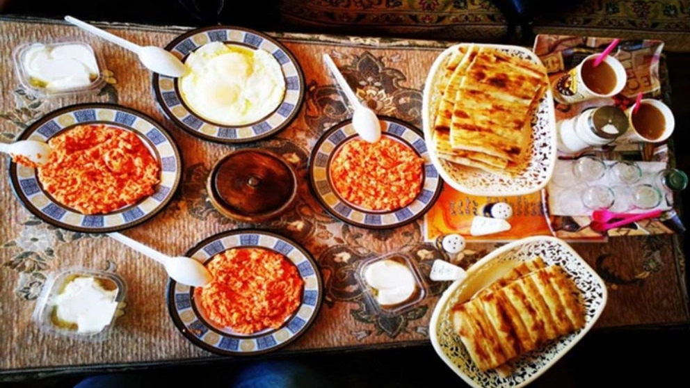 Gol Gandam restaurant and suite, suite for rent in Zarin Road, Khodabande, Zanjan