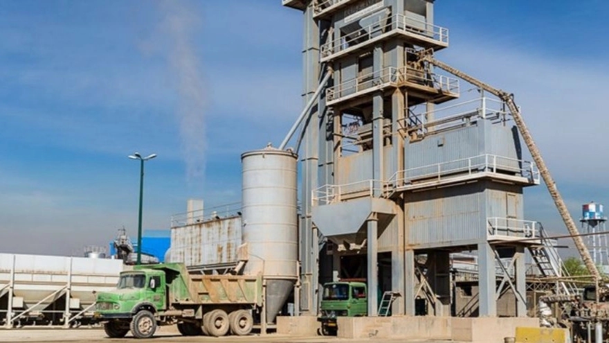 Old stone crusher, setting up and running the asphalt factory production line
