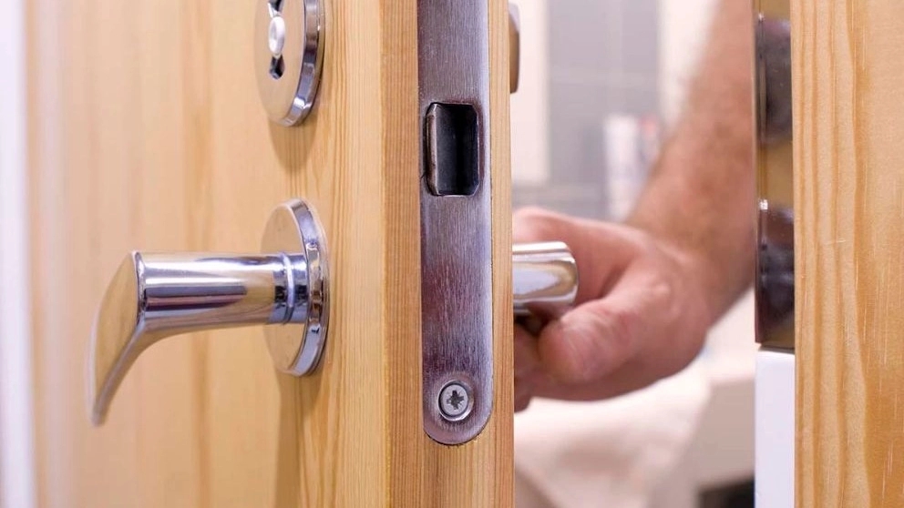 Important points when buying a wooden door handle