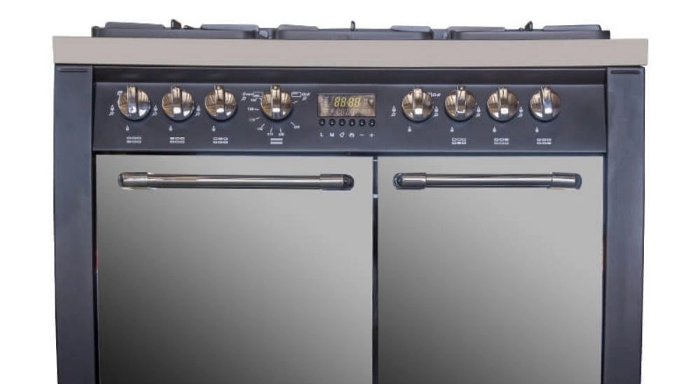 What are the types of gas stoves in terms of energy consumption?