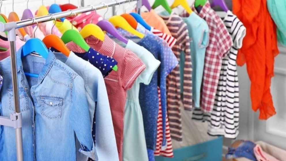 Psychological effects of clothing color on children