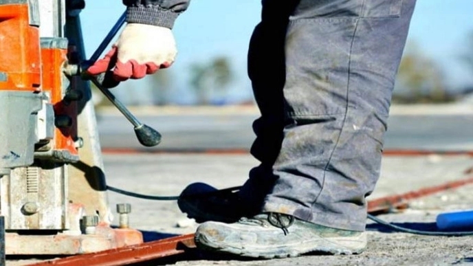 Demolition of Pakrovan concrete, cutting of Kargiri concrete and drilling in Tabriz