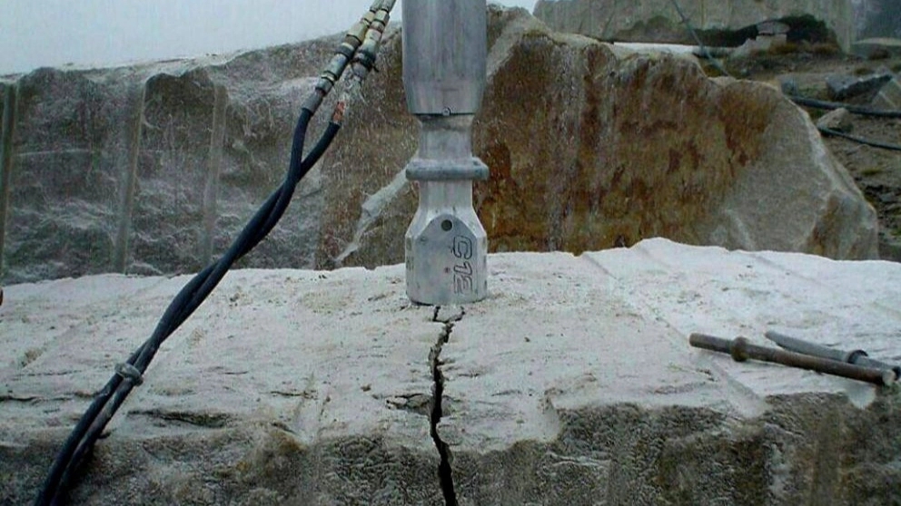 Advantages of concrete cutting over concrete destruction