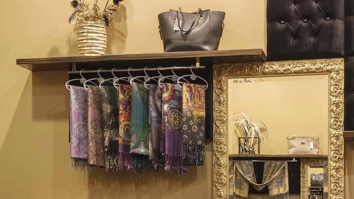 Miss Nice, Sale of Scarf and Scarf in Saqqez Kurdistan