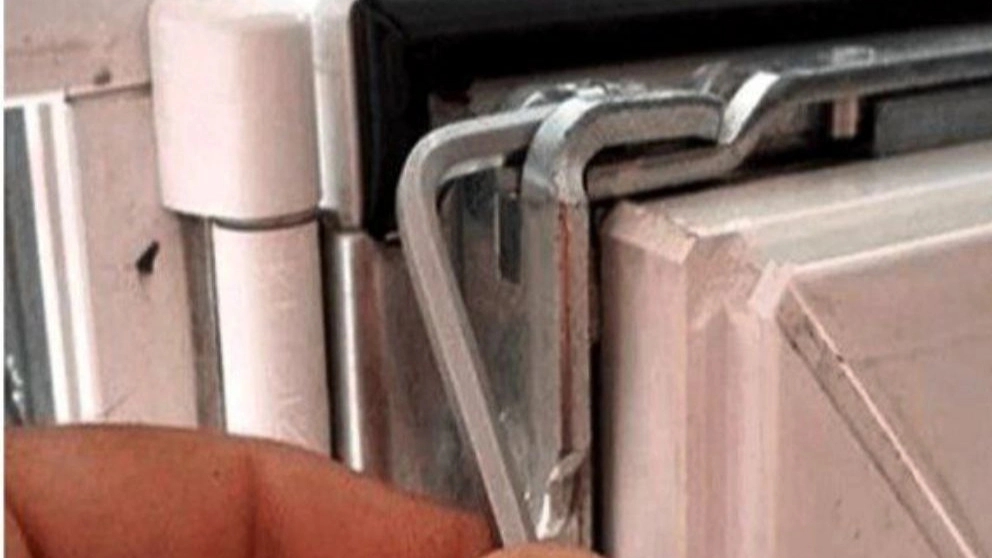 Adjustment and insulation of double-glazed windows in Rasht