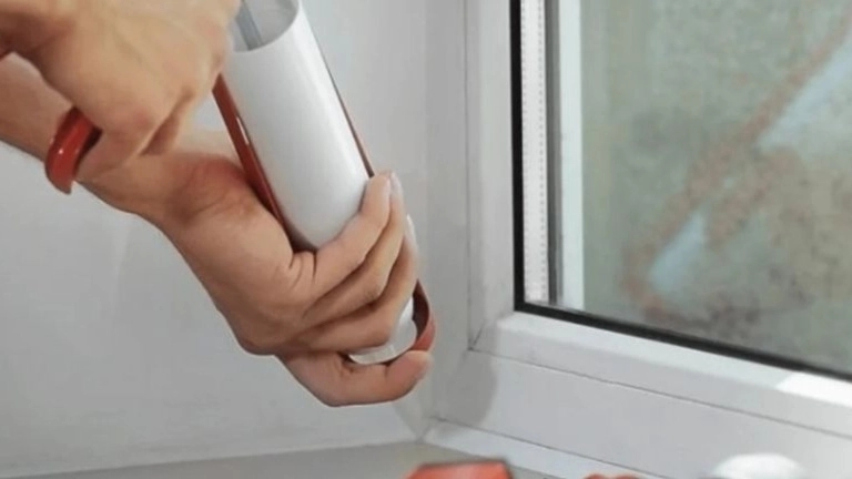 Silicone glue and the role of improving the insulation of double-glazed windows