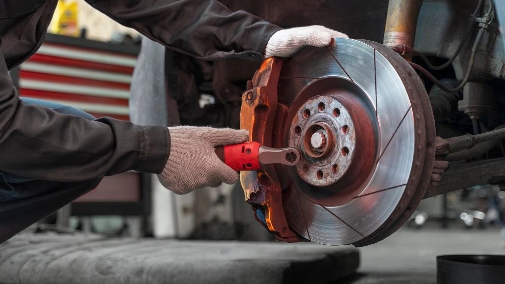 Brake pad and its replacement time in the car
