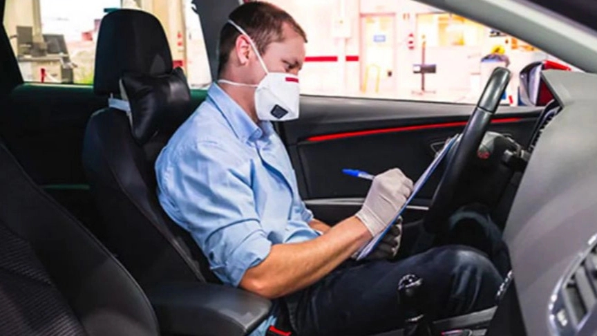 What is the cause of the smell of burnt oil inside the car cabin?