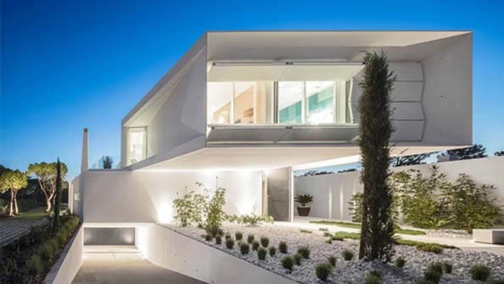 What are the goals of building facade design?