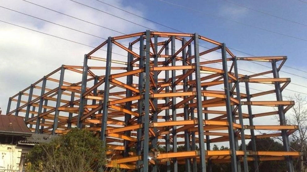What is a metal frame building?