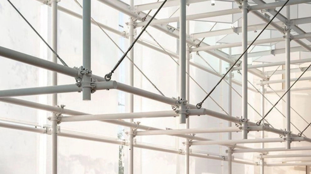 What is the difference between scaffold and scaffolding?