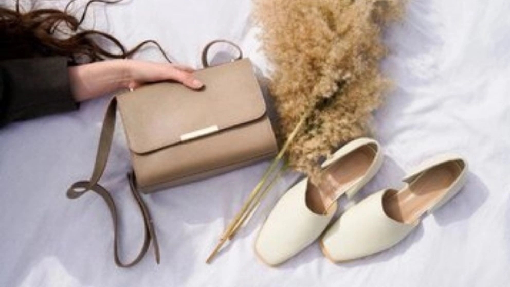 Javadi store, wholesale sale and export of leather accessories, bags and shoes in Mashhad