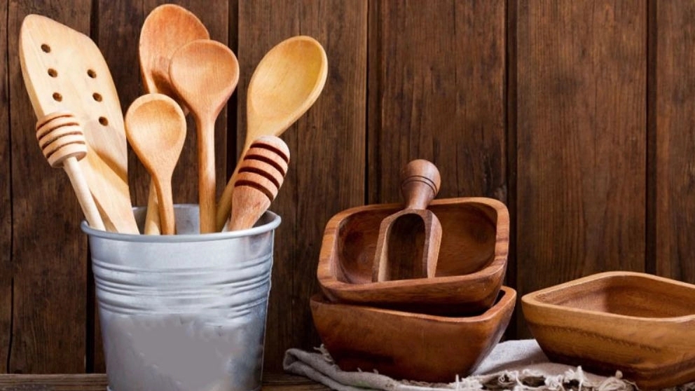 The properties of using wooden containers