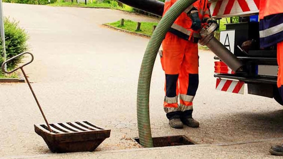 3 methods of draining the sewage well