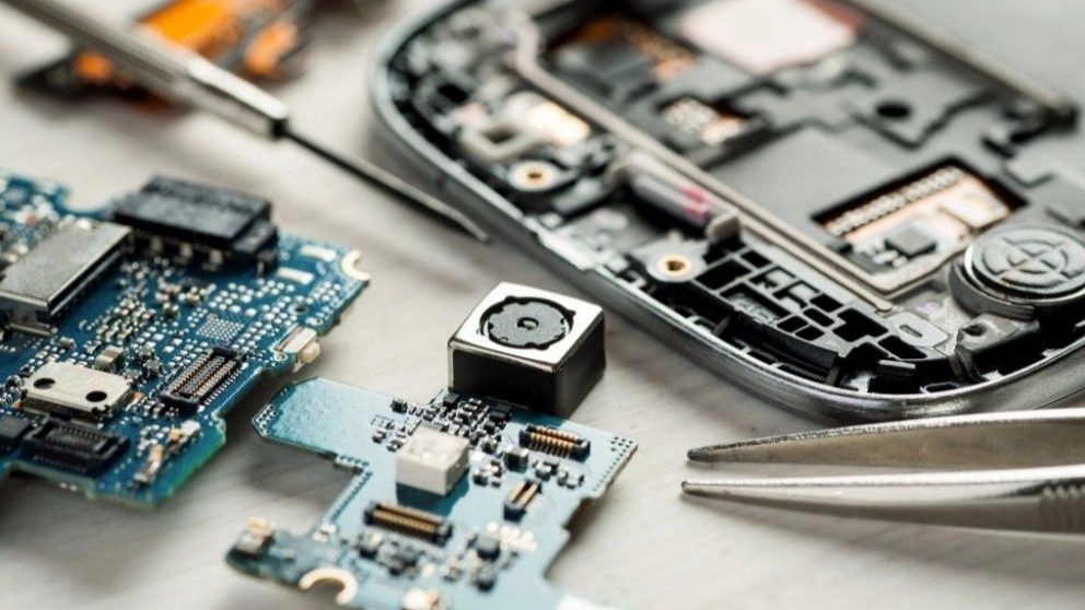 Mobile store, sale and repair of mobile accessories in Hamedan