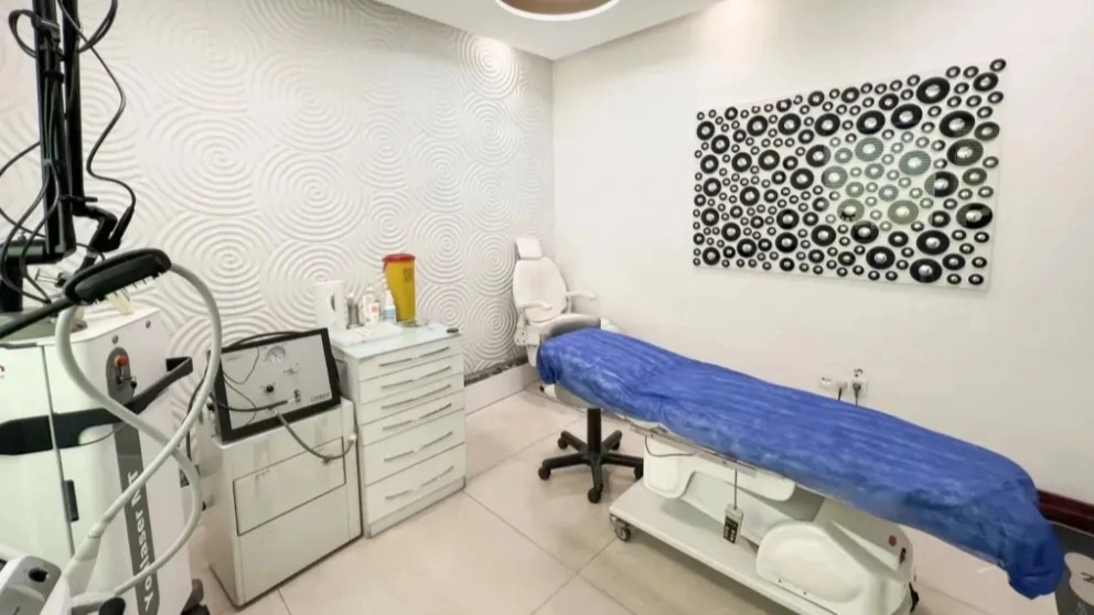 Iranian clinic, blepharoplasty eyelid surgery, fat injection in Tehran
