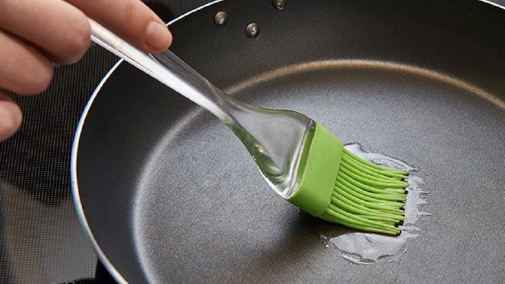 Steps to repair and restore Teflon dishes