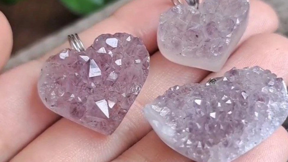 Haft Rang Gallery, selling all kinds of agate and turquoise precious stones in Rasht Gilan