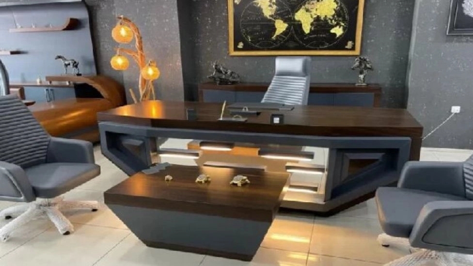 Types of office desks