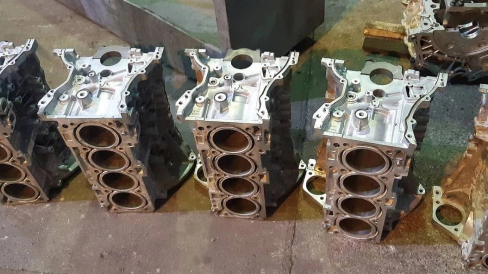 South Sanat crankshaft turning, selling all kinds of crankshaft and cylinder repairs in Khuzestan