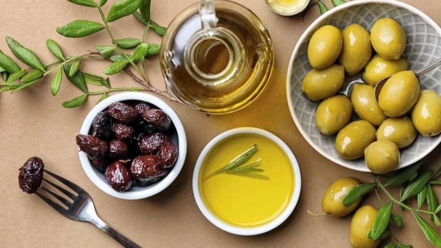Distribution of Mohammadi olive products, wholesale sale of olives and pickles in Tarem