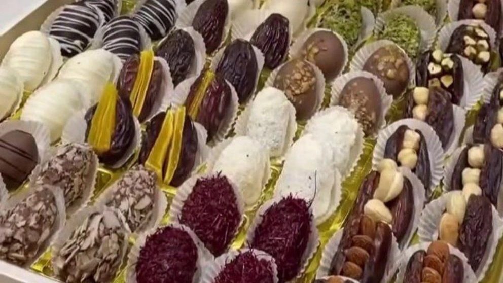 Hiva store, sales and packaging of dates in Fars