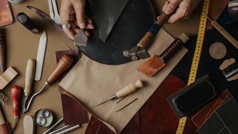Important tips for repairing bags and shoes