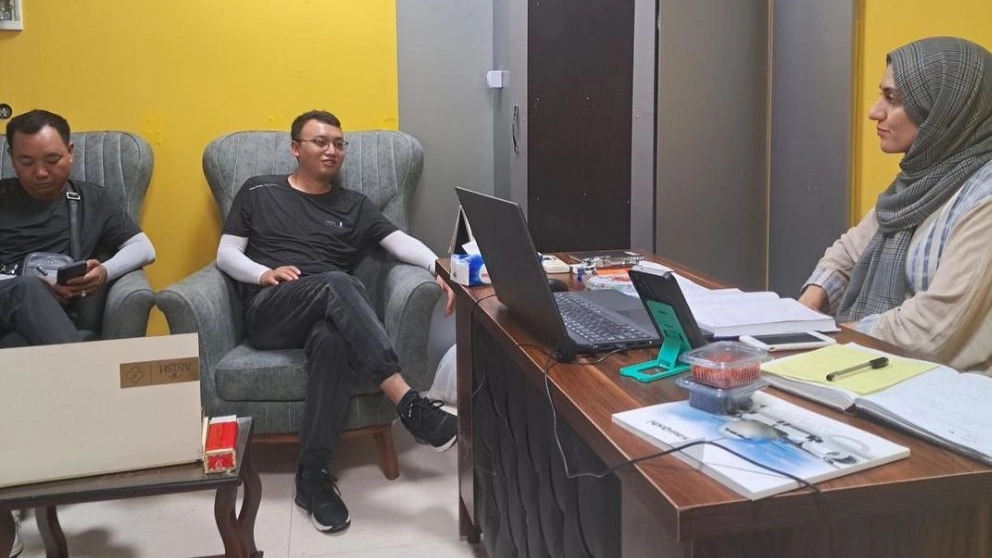 Meeting with Chinese businessmen to buy saffron