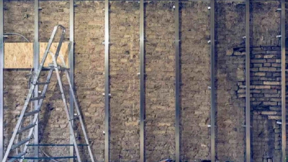 What is wall post and wall mesh?