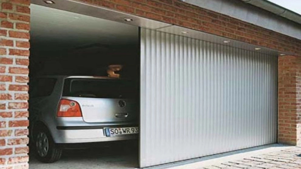 Automatic rail parking door and its use and benefits