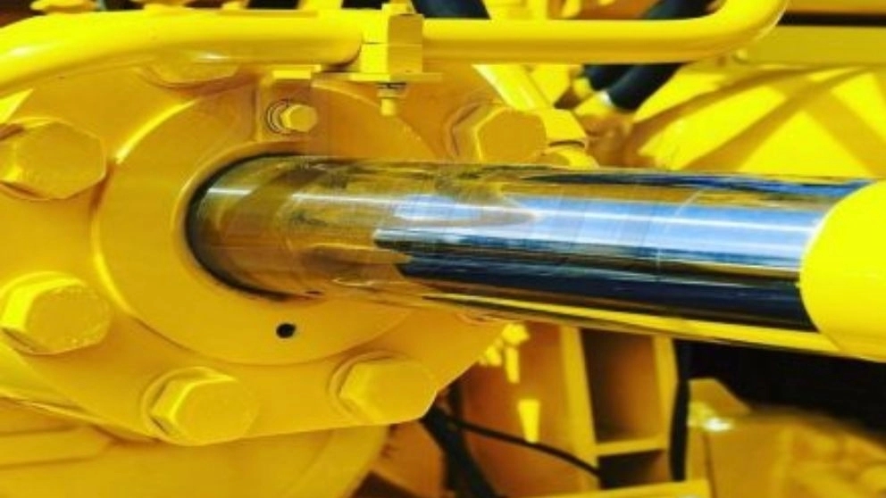 Crane hydraulic repair
