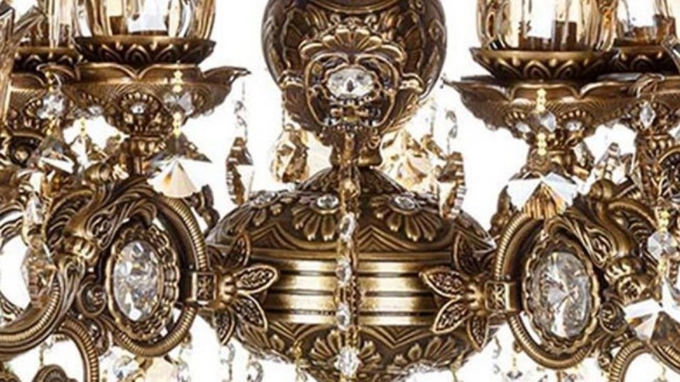 What points should we pay attention to when buying a bronze chandelier?