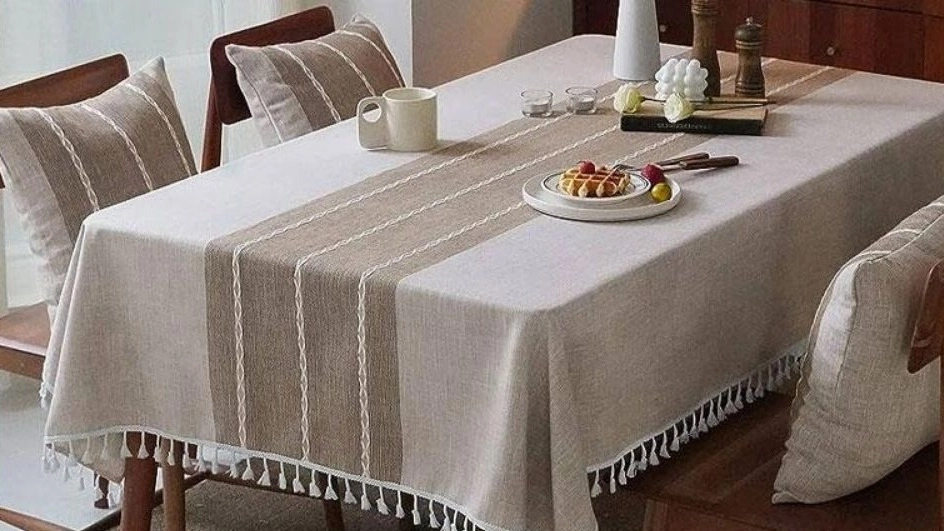 A guide to choosing types of tablecloths