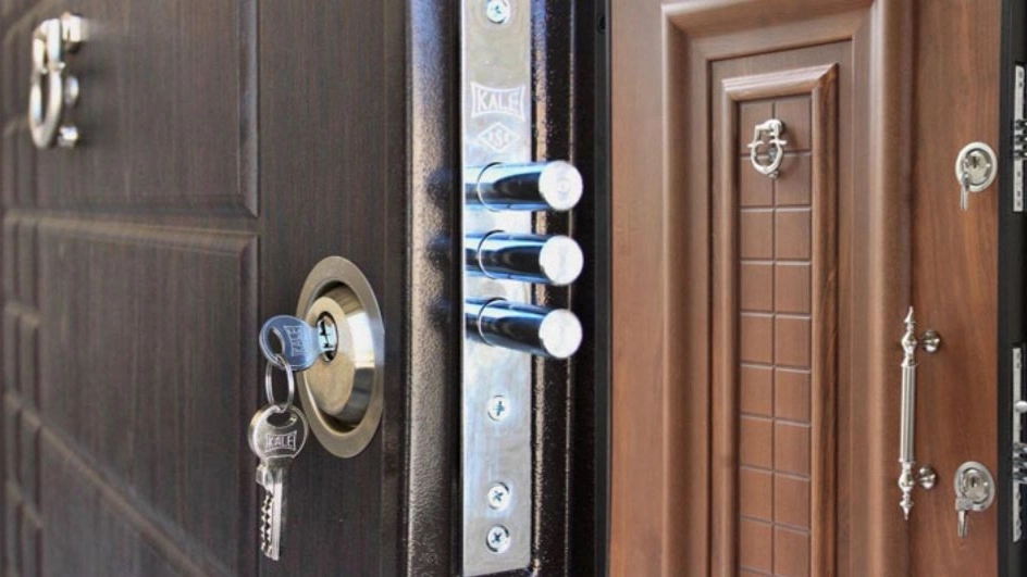 The difference between an anti-theft door and a normal door