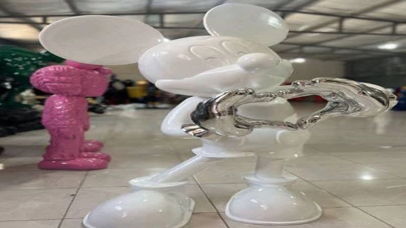 Tehran Decor, making fiberglass and resin sculptures in Pakdasht, Tehran