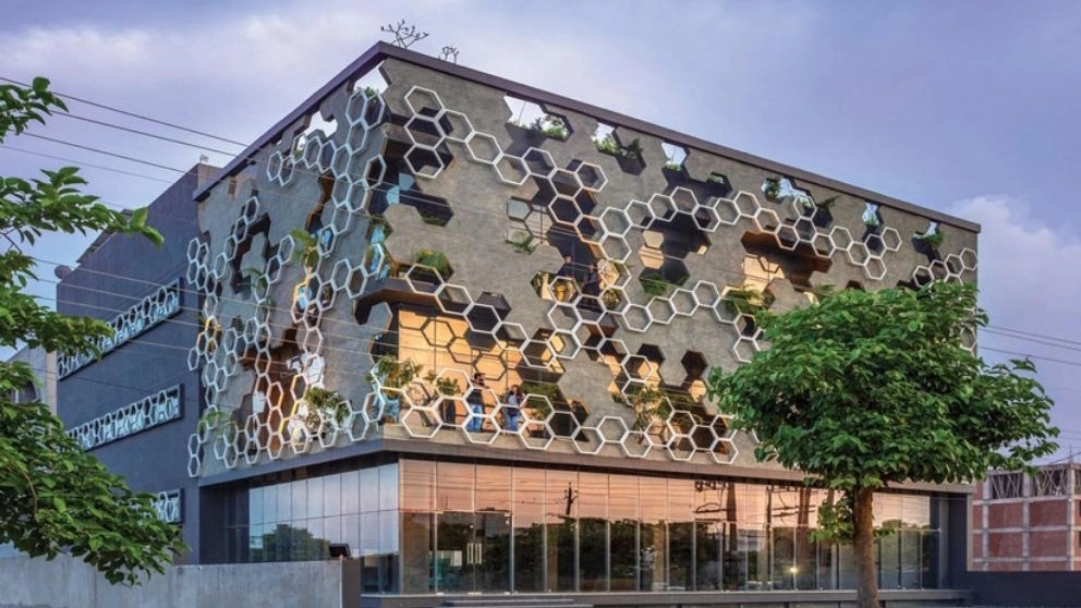 The reasons for the importance of the facade of the building