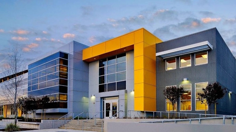 Advantages of aluminum composite facade