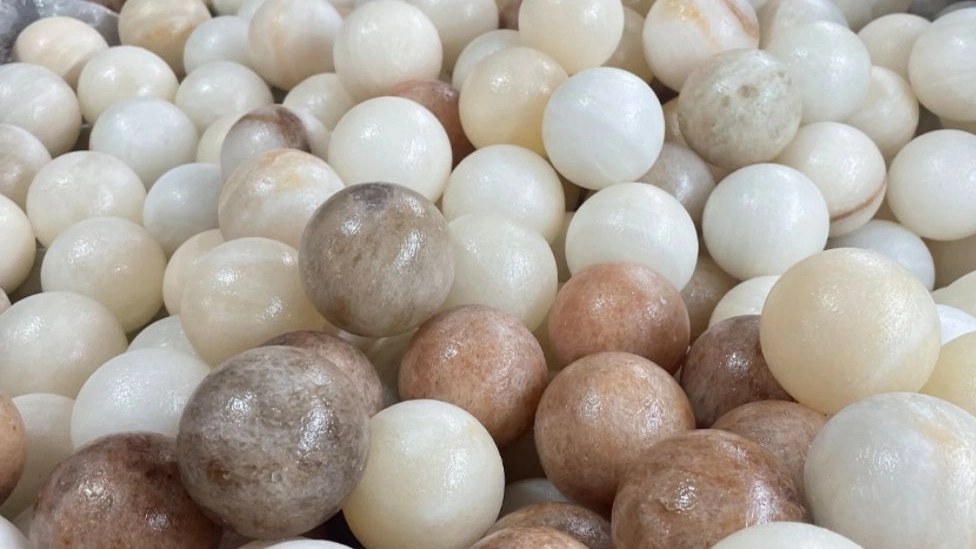 Handicrafts of salt and salt balls in Semnan