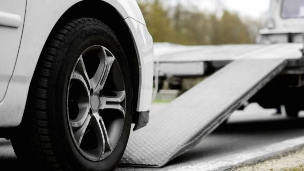 What are the duties of car assistance?