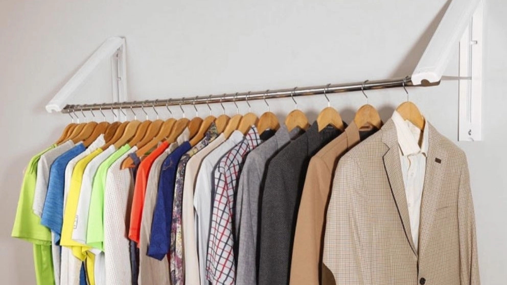 Sari Khan Trading, selling hangers and regal in Tabriz