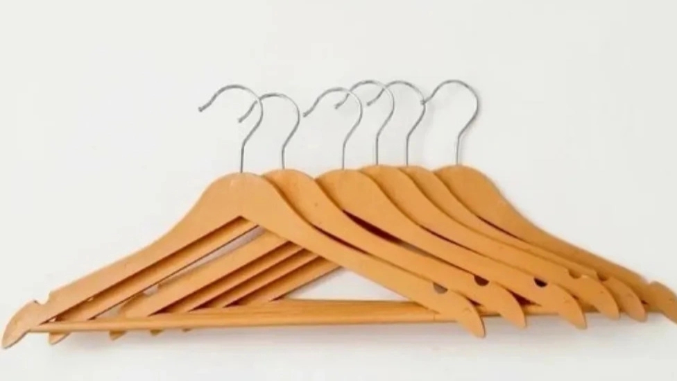 Types of hangers according to the type of clothes