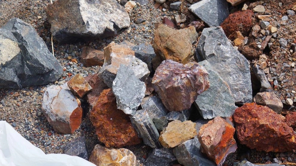 Sale of Ghorbani minerals in Isfahan