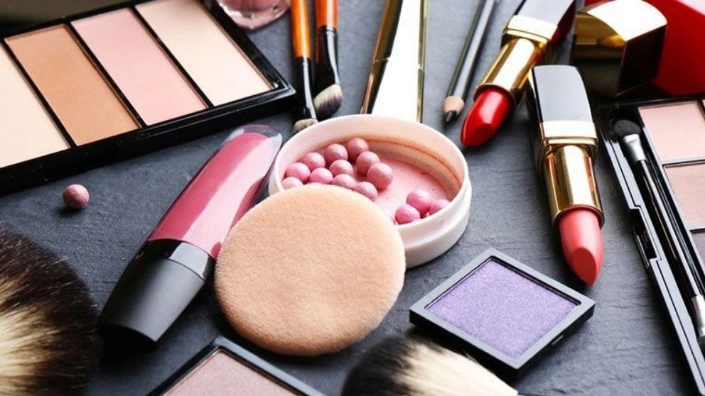 Importing cosmetics from Dubai to Iran