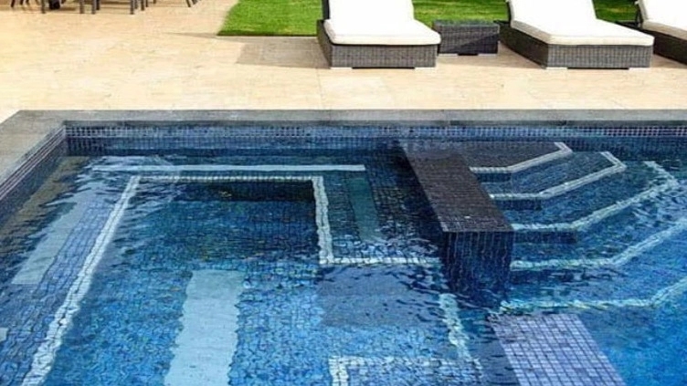 Characteristics of ceramics suitable for swimming pools
