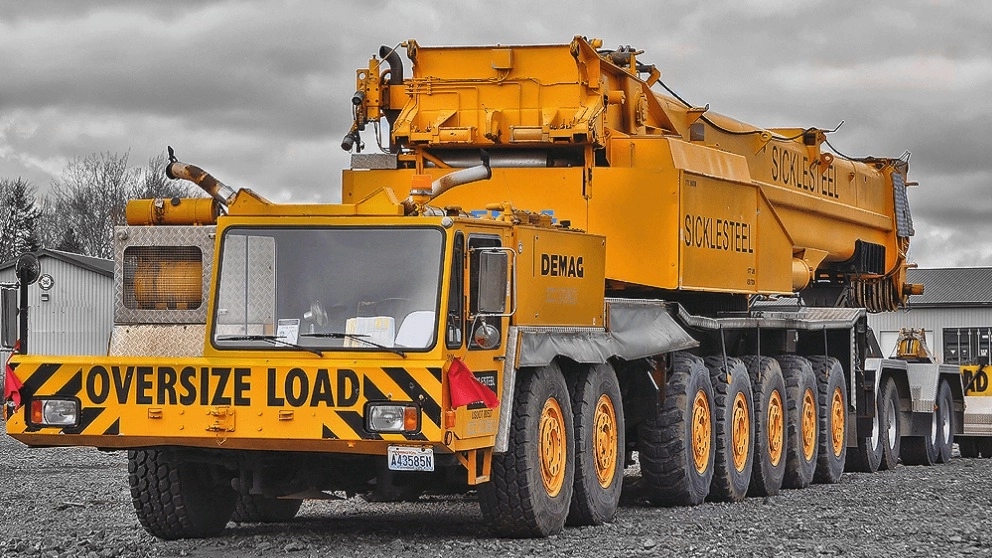 The difference between light and heavy cranes