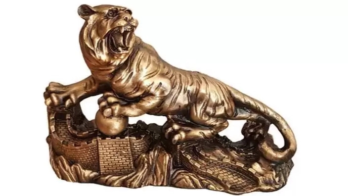 Bambu Avarin, production and distribution of fiberglass polyester sculptures in Tehran